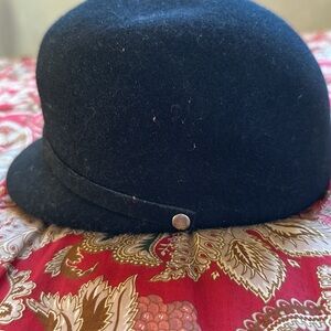 Wool hat black EUC